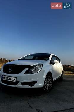 Хэтчбек Opel Corsa 2009 в Киеве