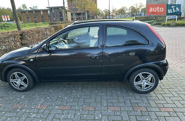 Хэтчбек Opel Corsa 2004 в 