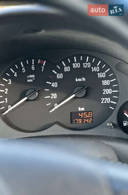 Хэтчбек Opel Corsa 2004 в 