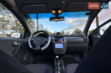 Хэтчбек Opel Corsa 2004 в 