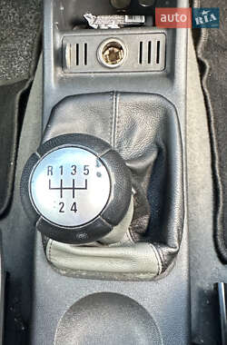 Хэтчбек Opel Corsa 2004 в 