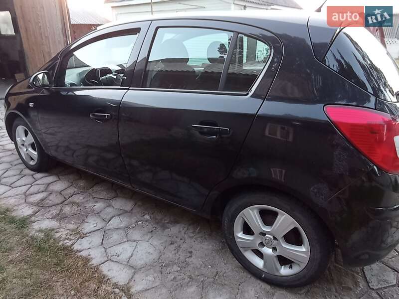 Хэтчбек Opel Corsa 2008 в Коростене