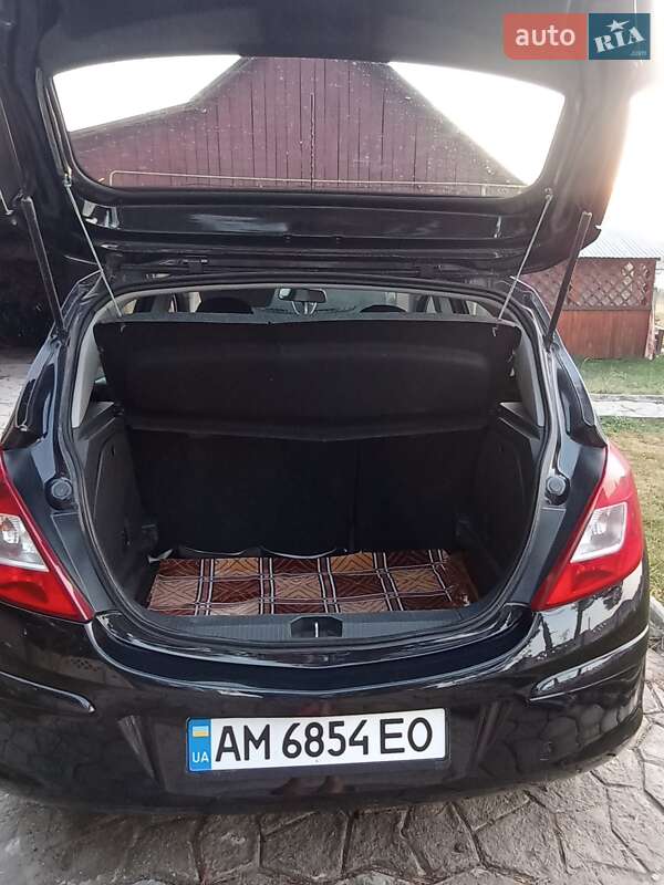 Хэтчбек Opel Corsa 2008 в Коростене