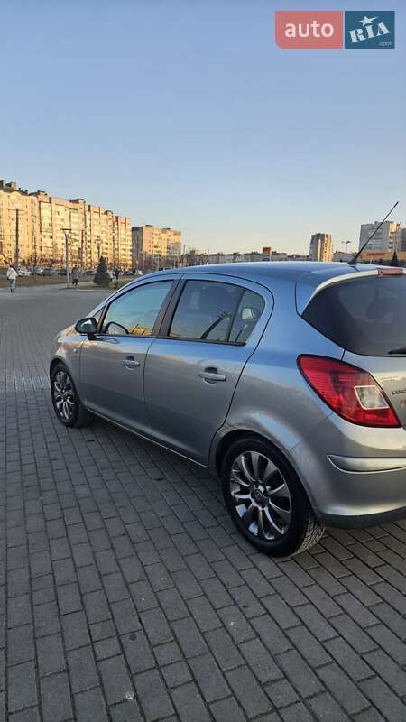 Хэтчбек Opel Corsa 2010 в Львове
