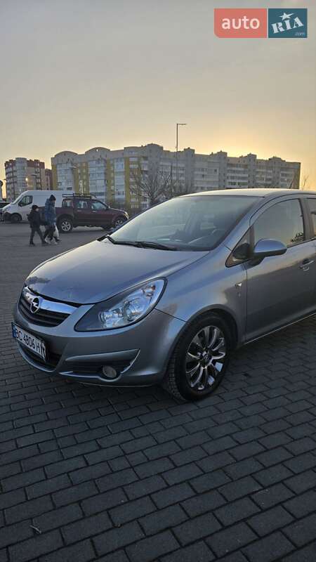 Хэтчбек Opel Corsa 2010 в Львове