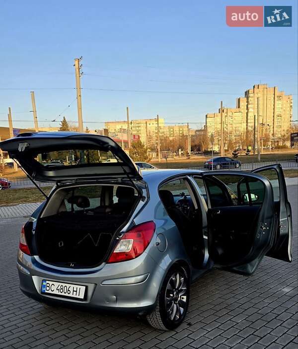 Хэтчбек Opel Corsa 2010 в Львове