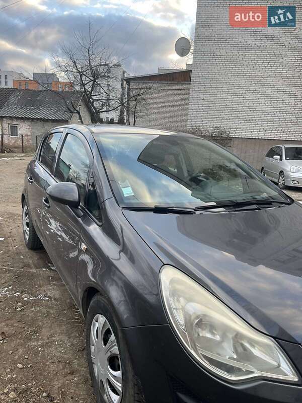 Хэтчбек Opel Corsa 2011 в Стрые