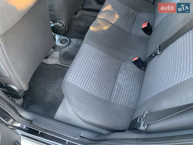 Хетчбек Opel Corsa 2005 в Луцьку