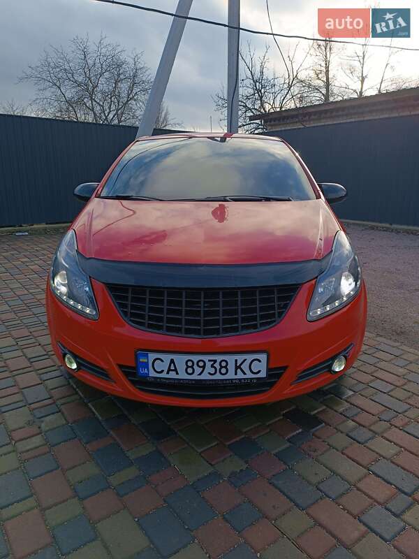 Хетчбек Opel Corsa 2008 в 
