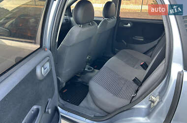 Хэтчбек Opel Corsa 2003 в 