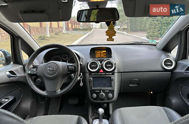 Хэтчбек Opel Corsa 2009 в 