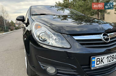 Хэтчбек Opel Corsa 2009 в 