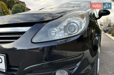 Хэтчбек Opel Corsa 2009 в 