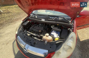 Хэтчбек Opel Corsa 2007 в 