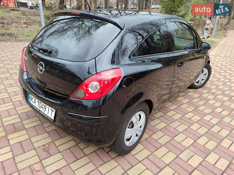 Хэтчбек Opel Corsa 2010 в Киеве