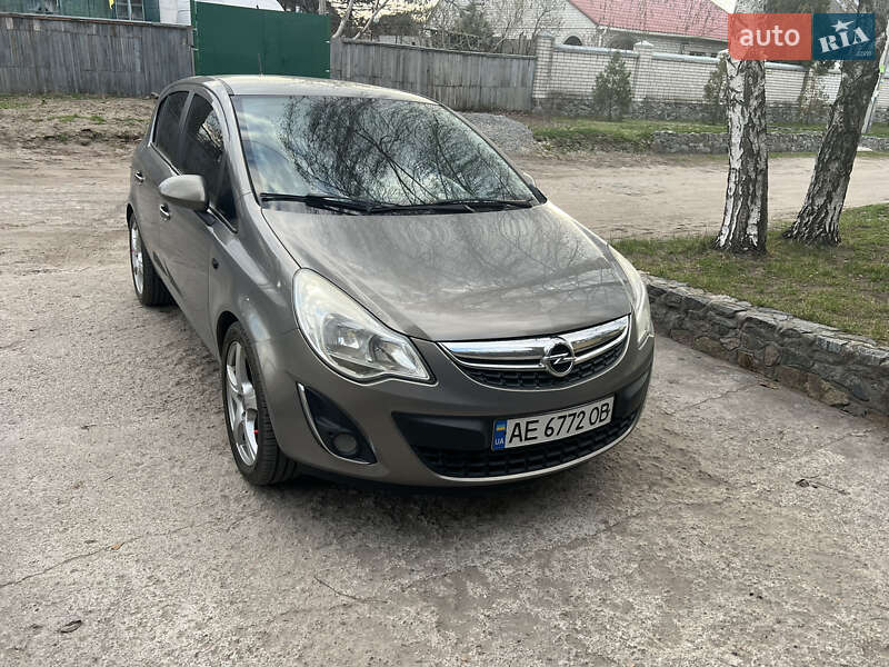 Хэтчбек Opel Corsa 2013 в Днепре