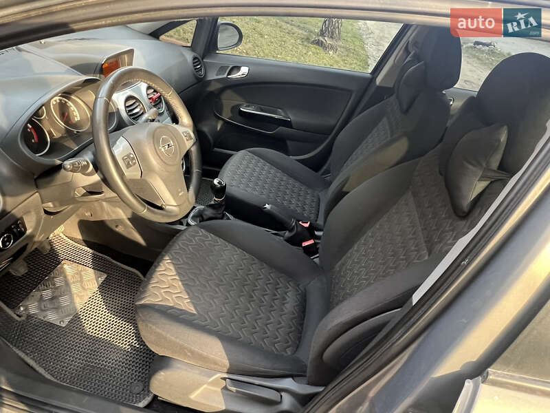 Хэтчбек Opel Corsa 2013 в Днепре