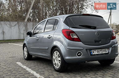 Хэтчбек Opel Corsa 2007 в 