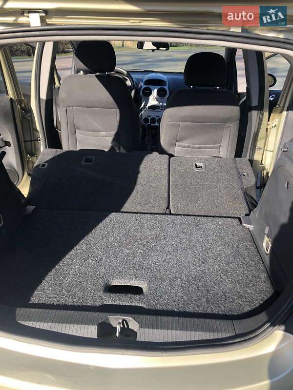 Хэтчбек Opel Corsa 2008 в Киеве