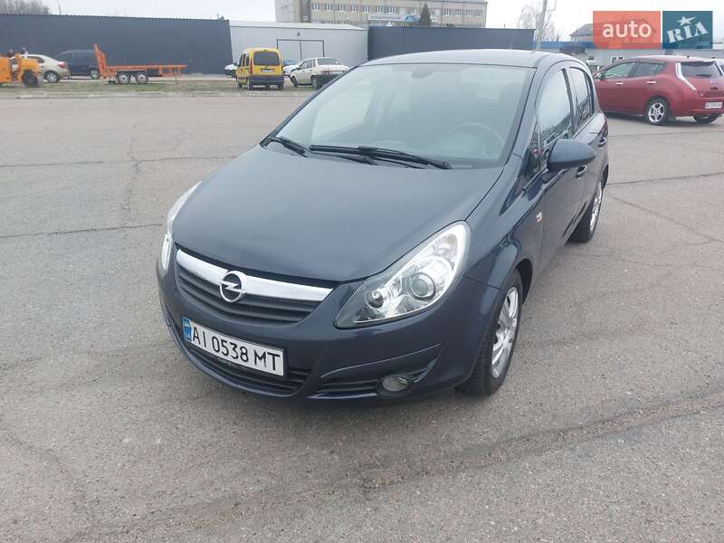 Хэтчбек Opel Corsa 2010 в 