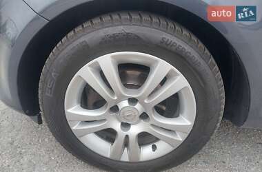 Хэтчбек Opel Corsa 2010 в 