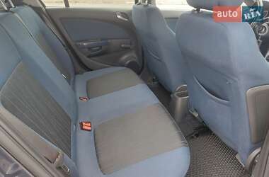 Хэтчбек Opel Corsa 2010 в 