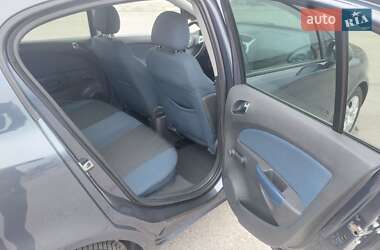 Хэтчбек Opel Corsa 2010 в 