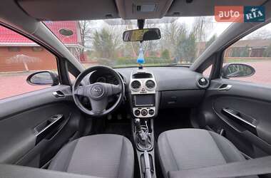 Хэтчбек Opel Corsa 2009 в 