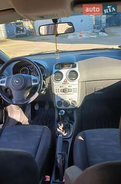 Хэтчбек Opel Corsa 2011 в 