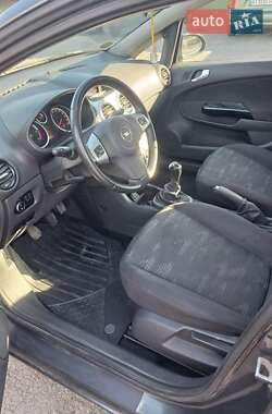 Хэтчбек Opel Corsa 2011 в 