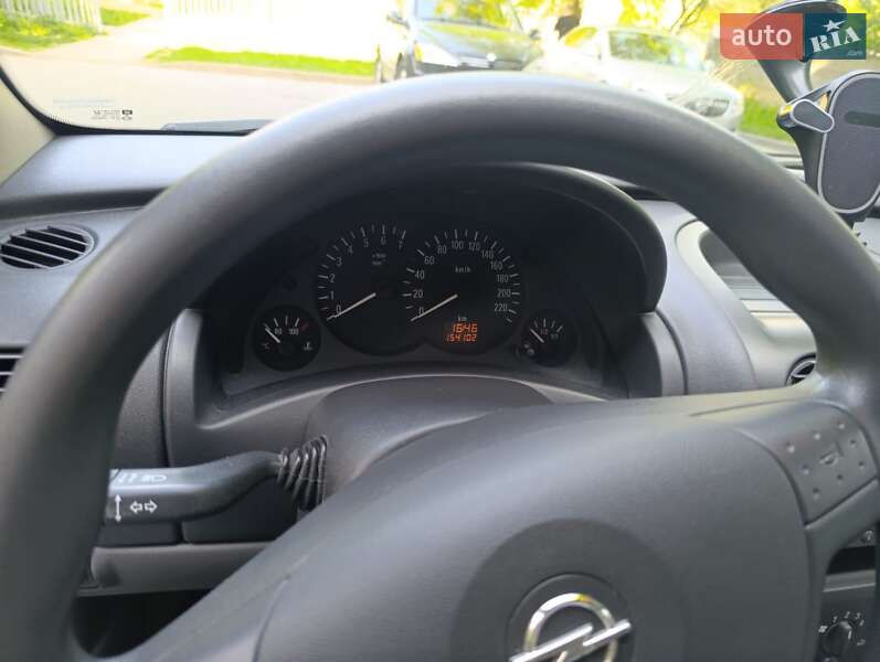 Хэтчбек Opel Corsa 2000 в Львове