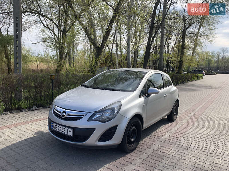 Хетчбек Opel Corsa 2014 в Дніпрі