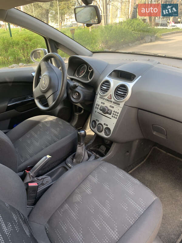 Хетчбек Opel Corsa 2014 в Дніпрі