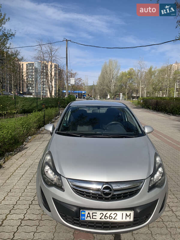 Хетчбек Opel Corsa 2014 в Дніпрі