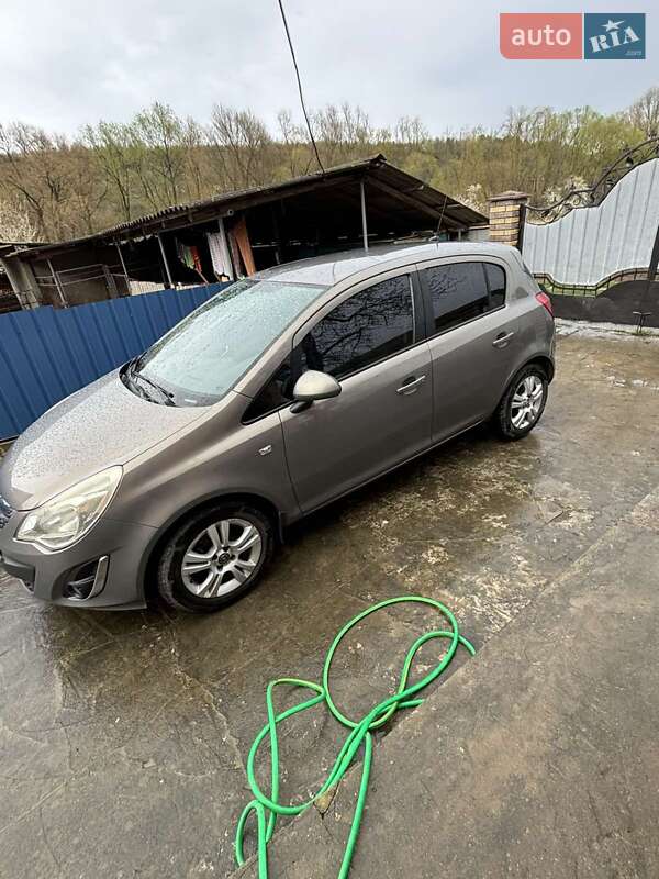 Хетчбек Opel Corsa 2011 в Тлумачі