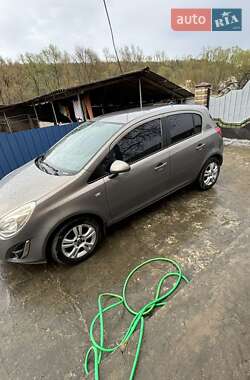 Хэтчбек Opel Corsa 2011 в 