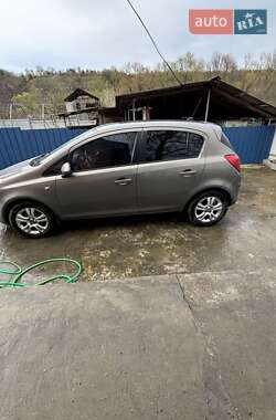 Хэтчбек Opel Corsa 2011 в 