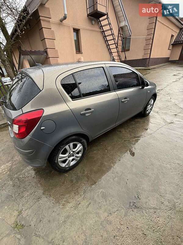 Хетчбек Opel Corsa 2011 в Тлумачі