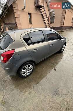 Хэтчбек Opel Corsa 2011 в 