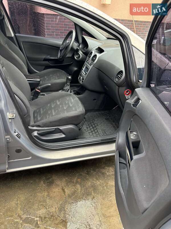 Хетчбек Opel Corsa 2011 в Тлумачі