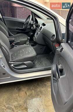 Хэтчбек Opel Corsa 2011 в 