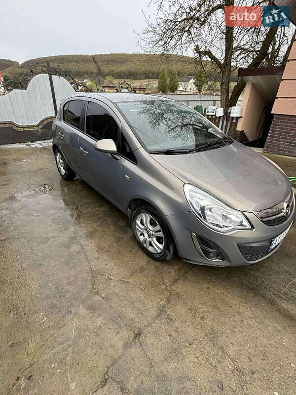 Хетчбек Opel Corsa 2011 в Тлумачі