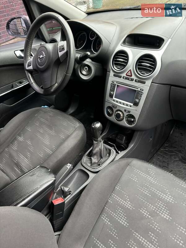 Хетчбек Opel Corsa 2011 в Тлумачі