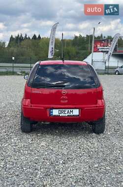Хэтчбек Opel Corsa 2005 в 