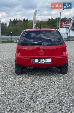 Хэтчбек Opel Corsa 2005 в 