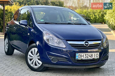 Хэтчбек Opel Corsa 2009 в 