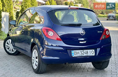 Хэтчбек Opel Corsa 2009 в 