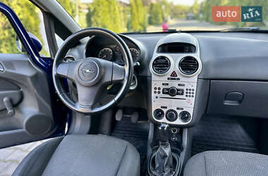 Хэтчбек Opel Corsa 2009 в 
