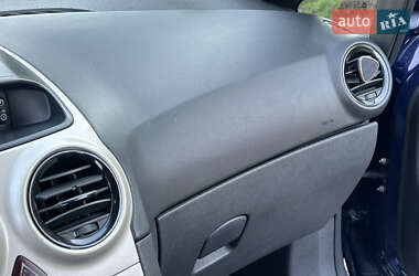 Хэтчбек Opel Corsa 2009 в 