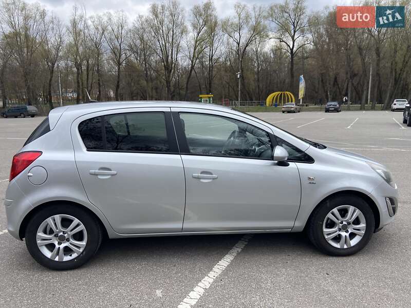 Хэтчбек Opel Corsa 2013 в Чернигове